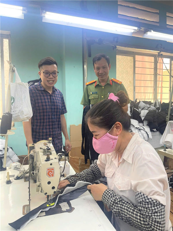 Công an phường Hải Dương tuyên truyền, hỗ trợ doanh nghiệp chấp hành pháp luật trong hoạt động sản xuất, kinh doanh