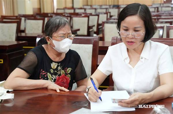 Bộ Nội vụ vừa đề xuất 2 PA giảm độ tuổi hưởng trợ cấp hưu trí xã hội. Theo bạn độ tuổi nào bắt đầu hưởng trợ cấp này là phù hợp?👇