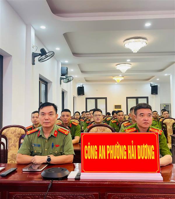 Công an phường Hải Dương nghiêm túc học tập, quán triệt Nghị quyết số 10-NQ/TW về phát triển kinh tế có vốn đầu tư nước ngoài