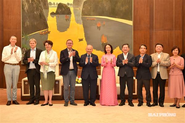 Chủ tịch UBND thành phố Đỗ Thành Trung tiếp Phó Chủ tịch Quốc hội Cộng hòa Liên bang Đức 👇