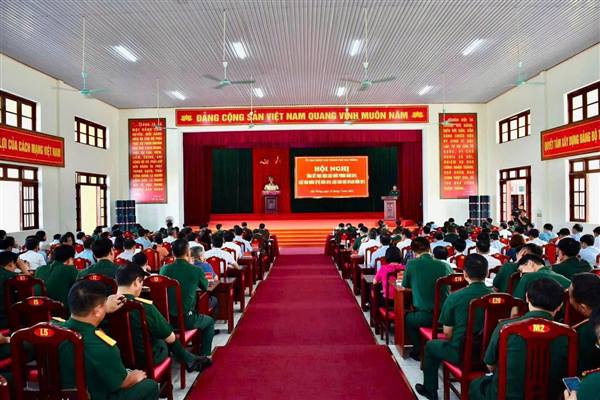CHỈ HUY TRƯỞNG BAN CHQS PHƯỜNG HẢI DƯƠNG ĐƯỢC CHỦ TỊCH UBND THÀNH PHỐ KHEN THƯỞNG