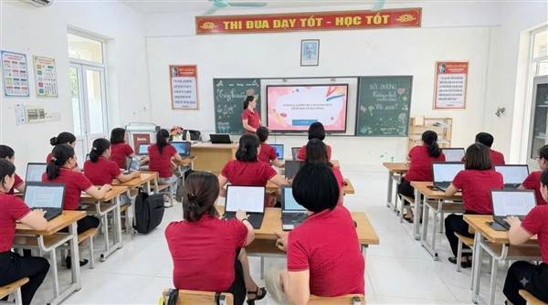 TRƯỜNG TIỂU HỌC NHỊ CHÂU BỒI DƯỠNG TIẾNG ANH CƠ BẢN CHO ĐỘI NGŨ GIÁO VIÊN