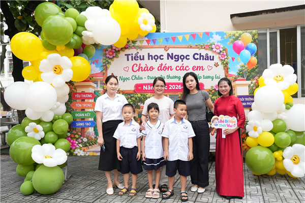 TRƯỜNG TIỂU HỌC NGỌC CHÂU RỘN RÀNG ĐÓN HỌC SINH LỚP 1 TỰU TRƯỜNG