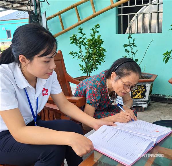 Đồng hành cùng người cao tuổi trong chuyển đổi số