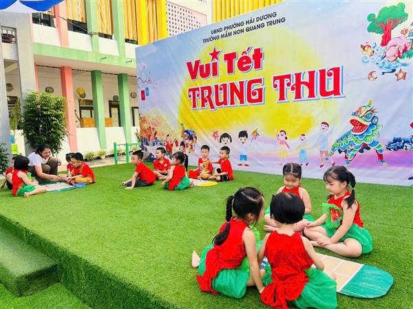 RỘN RÀNG “VUI TẾT TRUNG THU” TẠI TRƯỜNG MẦM NON QUANG TRUNG