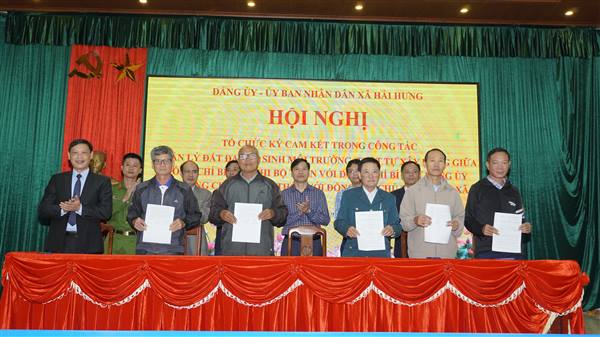 XÃ HẢI HƯNG TỔ CHỨC HỘI NGHỊ KÝ CAM KẾT TRONG CÔNG TÁC QUẢN LÝ ĐẤT ĐAI, VỆ SINH MÔI TRƯỜNG VÀ TRẬT TỰ XÂY DỰNG