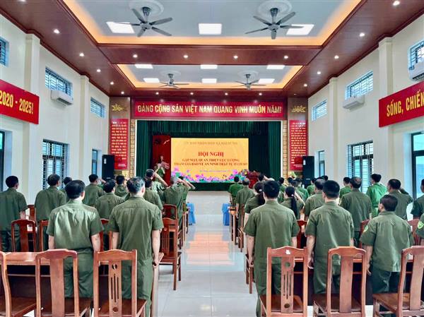 ỦY BAN NHÂN DÂN XÃ HẢI HƯNG TỔ CHỨC HỘI NGHỊ GẶP MẶT QUÁN TRIỆT LỰC LƯỢNG THAM GIA BẢO VỆ AN NINH TRẬT TỰ CƠ SỞ