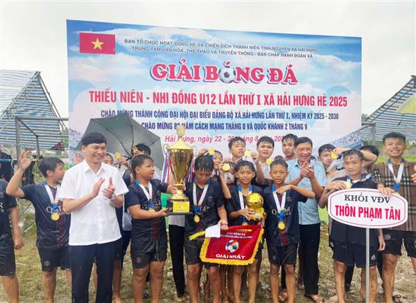 ĐỘI BÓNG THÔN PHẠM TÂN GIÀNH CÚP VÔ ĐỊCH GIẢI BÓNG ĐÁ U12 XÃ HẢI HƯNG HÈ NĂM 2025.