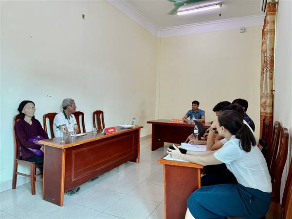ĐỒNG CHÍ BÍ THƯ ĐẢNG ỦY, CHỦ TỊCH HĐND XÃ TIẾP CÔNG DÂN TẠI PHÒNG TIẾP CÔNG DÂN XÃ