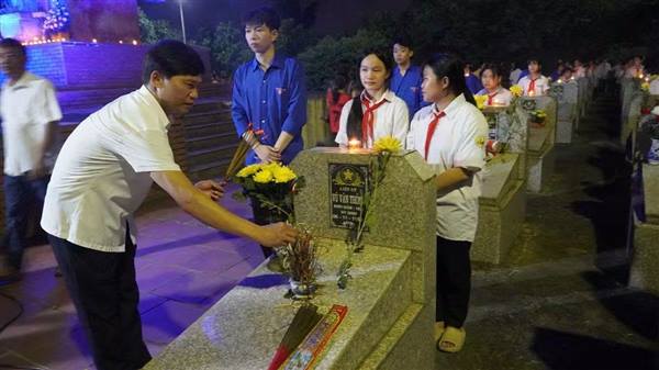 XÃ HẢI HƯNG TRANG TRỌNG TỔ CHỨC LỄ DÂNG HƯƠNG, THẮP NẾN TRI ÂN CÁC ANH HÙNG LIỆT SĨ NHÂN KỶ NIỆM 79 NĂM NGÀY THƯƠNG BINH - LIỆT SĨ (27/7/1947 - 27/7/2026)