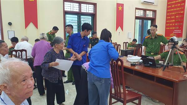 ĐOÀN THANH NIÊN XÃ HẢI HƯNG HỖ TRỢ THU NHẬN MẪU SINH PHẨM ADN THÂN NHÂN LIỆT SĨ 