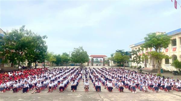 HƠN 5.000 HỌC SINH XÃ HẢI HƯNG HÁO HỨC TRỞ LẠI TRƯỜNG