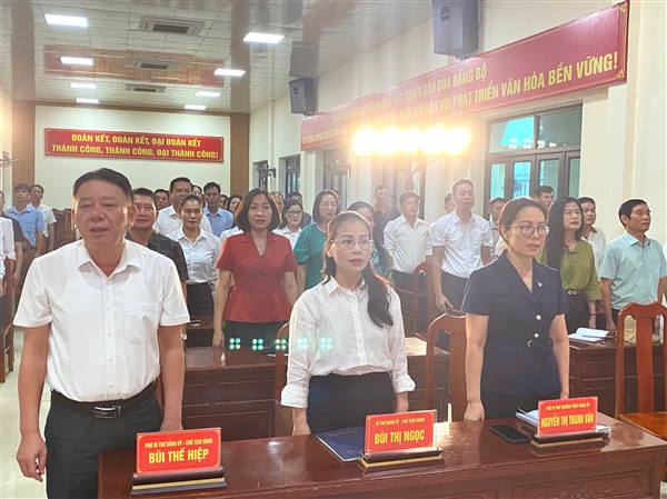 Đảng bộ Phường Hòa Bình đã tổ chức buổi sinh hoạt dưới cờ tháng 10.