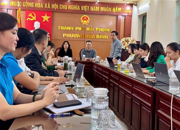 UBND phường Hòa Bình tổ chức hội nghị tập huấn triển khai hệ thống họp, hội nghị trực tuyến và điều hành trong ngành Giáo dục và Đào tạo. 