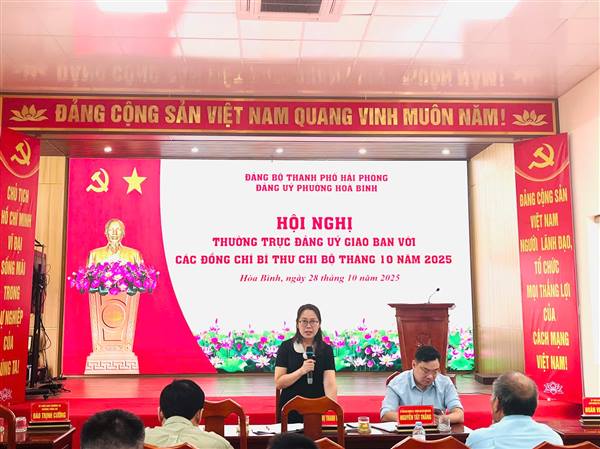 THƯỜNG TRỰC ĐẢNG ỦY PHƯỜNG HOÀ BÌNH GIAO BAN VỚI BÍ THƯ CÁC CHI BỘ THÁNG 10 NĂM 2025