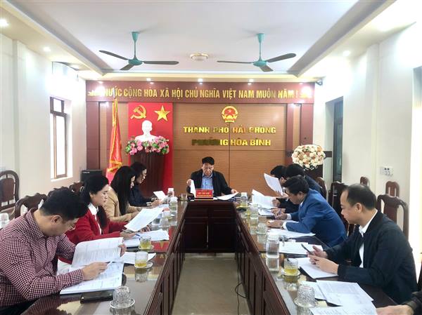 Ủy ban nhân dân phường Hòa Bình tổ chức cuộc họp xét khen thưởng, biểu dương các tập thể và cá nhân có thành tích xuất sắc nhân kỷ niệm Ngày Nhà giáo Việt Nam (20/11);