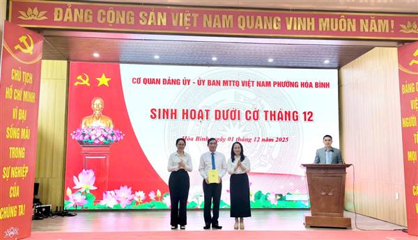 TIN SINH HOẠT DƯỚI CỜ THÁNG 12 .