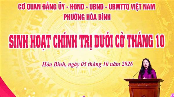 Đảng ủy - HĐND - UBND - Ủy ban MTTQ Việt Nam phường Hòa Bình tổ chức sinh hoạt dưới cờ tháng 10.