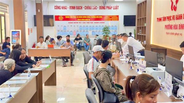 TRUNG TÂM PHỤC VỤ HÀNH CHÍNH CÔNG HOẠT ĐỘNG HIỆU QUẢ. 