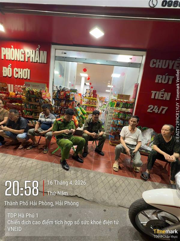 Phường Hòa Bình tăng cường cài đặt sử dụng Sổ tay sức khỏe điện tử trên ứng dụng VNeID