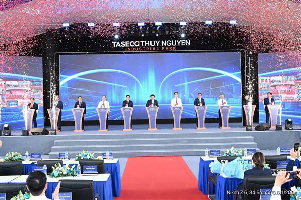 Chính thức khởi công dự án Khu công nghiệp Thủy Nguyên giai đoạn 1 (tại các phường Nam Triệu, Bạch Đằng, Hòa Bình) với tổng mức đầu tư gần 4.000 tỷ đồng.