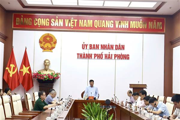 UBND thành phố tổ chức hội nghị trực tiếp kết hợp trực tuyến nghe báo cáo Phương án điều chỉnh Kế hoạch Kịch bản giải ngân kế hoạch vốn đầu tư công, tiến độ giải phóng mặt bằng các dự án trên địa bàn thành phố năm 2026. 