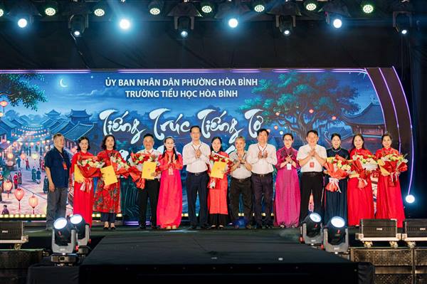 PHƯỜNG HÒA BÌNH TỔ CHỨC ĐÊM NHẠC TÔN VINH NGHỆ THUẬT CA TRÙ  CHỦ ĐỀ “TIẾNG TRÚC TIẾNG TƠ - GIAO THOA DI SẢN” VÀ RA MẮT MÔ HÌNH DÂN VẬN KHÉO “BẢO TỒN, PHÁT HUY DI SẢN VĂN HÓA PHI VẬT THỂ NGHỆ THUẬT CA TRÙ ĐÔNG MÔN”.