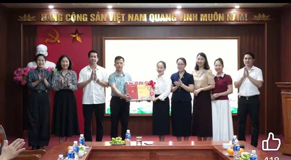 Đoàn công tác của Đảng ủy - Chính quyền phường Hòa Bình đến thăm, động viên thầy và trò các trường THCS Hòa Bình, THCS An Lư và THCS Nguyễn Văn Cừ trước kỳ thi tuyển sinh vào lớp 10 năm học 2026 – 2027.