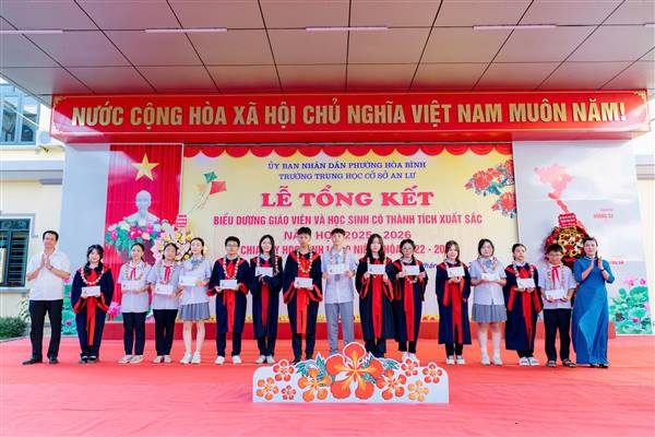 Trường THCS An Lư tổ chức Lễ tổng kết năm học 2025 - 2026, biểu dương, khen thưởng giáo viên, học sinh có thành tích xuất sắc và chia tay học sinh Khối 9 niên khóa 2022 - 2026.