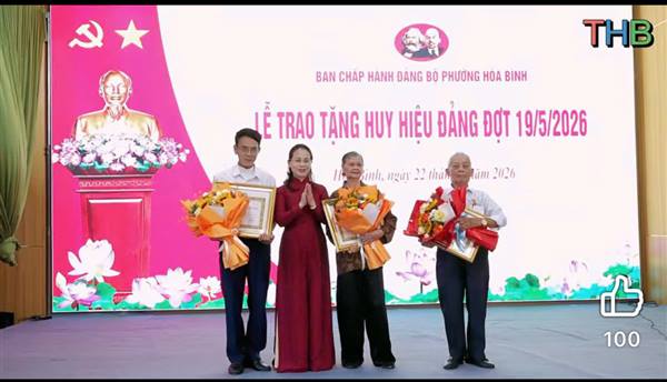 Ban Chấp hành Đảng bộ phường Hòa Bình long trọng tổ chức Lễ trao tặng Huy hiệu Đảng đợt 19/5/2026 và Hội nghị sơ kết công tác 6 tháng đầu năm, triển khai nhiệm vụ trọng tâm 6 tháng cuối năm 2026.