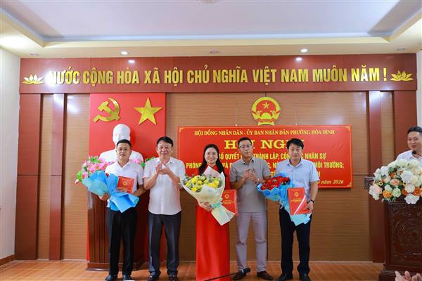  UBND phường Hòa Bình tổ chức Hội nghị công bố Nghị quyết về thành lập, tổ chức lại các phòng chuyên môn thuộc UBND phường.