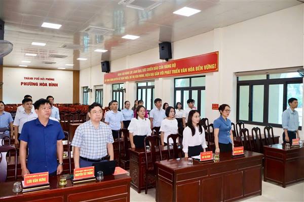 ĐẢNG ỦY PHƯỜNG HÒA BÌNH TỔ CHỨC SINH HOẠT CHÍNH TRỊ DƯỚI CỜ VÀ CÔNG BỐ QUYẾT ĐỊNH CÔNG TÁC CÁN BỘ.