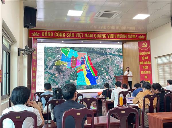 Ủy ban nhân dân phường Hòa Bình tổ chức Hội nghị nghe Báo cáo tổng thể quy hoạch phường và triển khai nội dung sắp xếp, tổ chức lại Tổ dân phố.