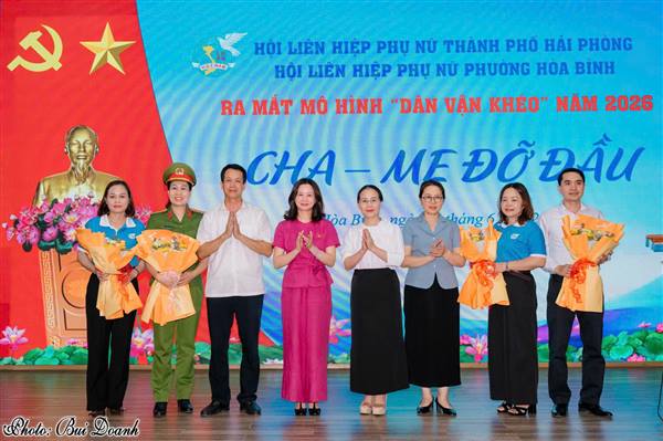 HỘI LIÊN HIỆP PHỤ NỮ PHƯỜNG HÒA BÌNH RA MẮT MÔ HÌNH DÂN VẬN KHÉO “CHA, MẸ ĐỠ ĐẦU” NĂM 2026, LAN TỎA YÊU THƯƠNG TỚI TRẺ EM CÓ HOÀN CẢNH KHÓ KHĂN