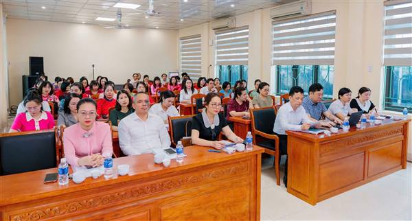 CHI BỘ TRƯỜNG THCS HÒA BÌNH TỔ CHỨC SINH HOẠT CHUYÊN ĐỀ “XÂY DỰNG TRƯỜNG HỌC XÃ HỘI CHỦ NGHĨA TRONG GIAI ĐOẠN HIỆN NAY”