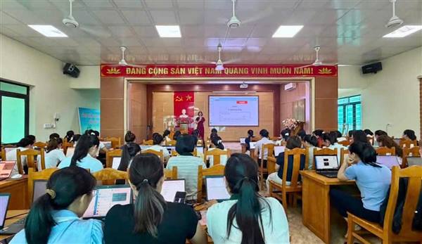 PHƯỜNG HOÀ BÌNH TẬP HUẤN ỨNG DỤNG TRÍ TUỆ NHÂN TẠO (AI) CHO GIÁO VIÊN CẢ 3 CẤP HỌC: MẦM NON, TIỂU HỌC, THCS TRƯỚC THỀM NĂM HỌC MỚI.