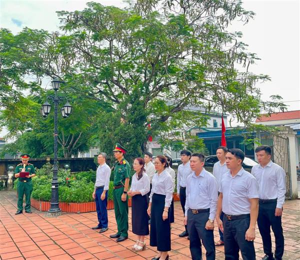 Lễ dâng hương tưởng niệm các Anh hùng liệt sĩ tại các Đài liệt sĩ  Thủy Triều, Trung Hà, Hòa Bình và An Lư trên địa bàn phường.