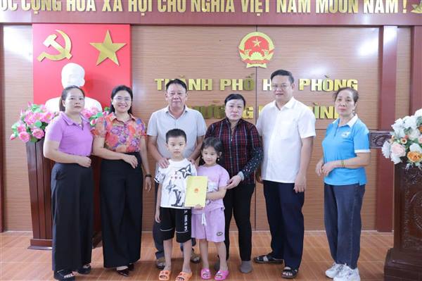 PHƯỜNG HÒA BÌNH LAN TỎA CHƯƠNG TRÌNH “CHA MẸ ĐỠ ĐẦU”, CHUNG TAY CHĂM LO TRẺ EM CÓ HOÀN CẢNH KHÓ KHĂN