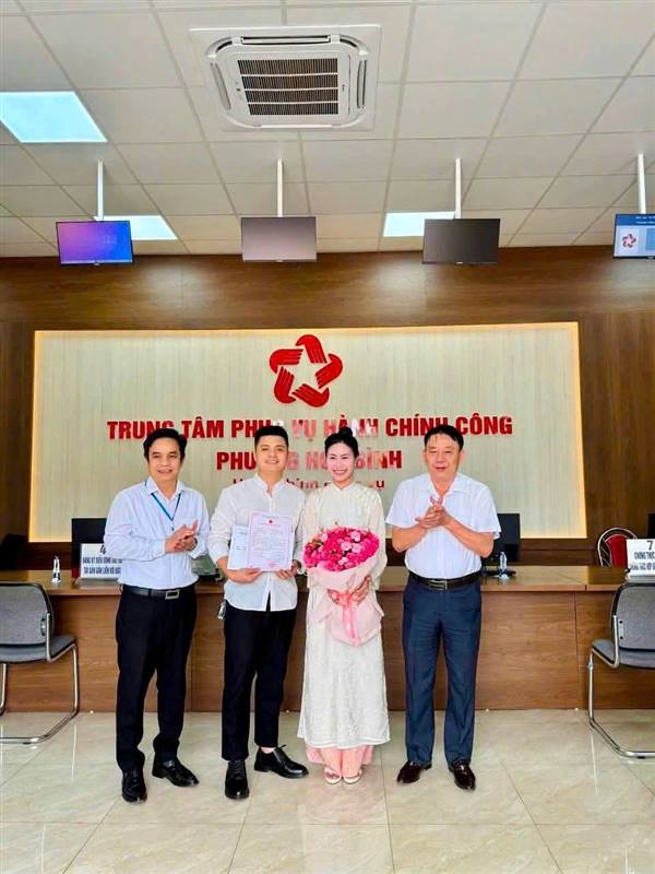 PHƯỜNG HÒA BÌNH XÂY DỰNG “CHÍNH QUYỀN THÂN THIỆN” – LẤY SỰ HÀI LÒNG CỦA NHÂN DÂN LÀM THƯỚC ĐO.