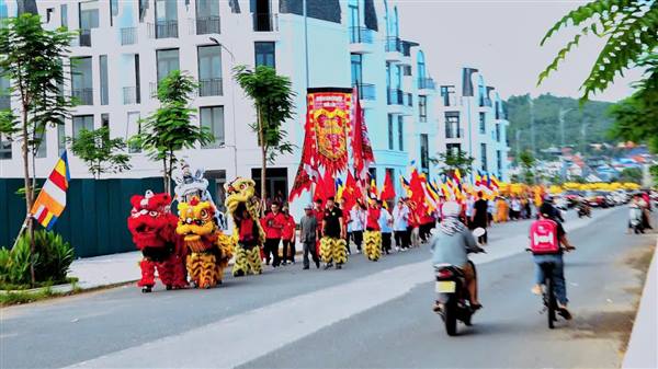 TRANG NGHIÊM ĐẠI LỄ CUNG RƯỚC TÒA TƯỢNG PHẬT VỀ AN VỊ TẠI CHÙA LINH QUANG.