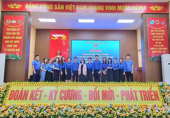  ĐOÀN PHƯỜNG HỒNG AN CÔNG BỐ THÀNH LẬP CHI ĐOÀN CÁC CƠ QUAN ĐẢNG VÀ CHI ĐOÀN CƠ QUAN UBND PHƯỜNG