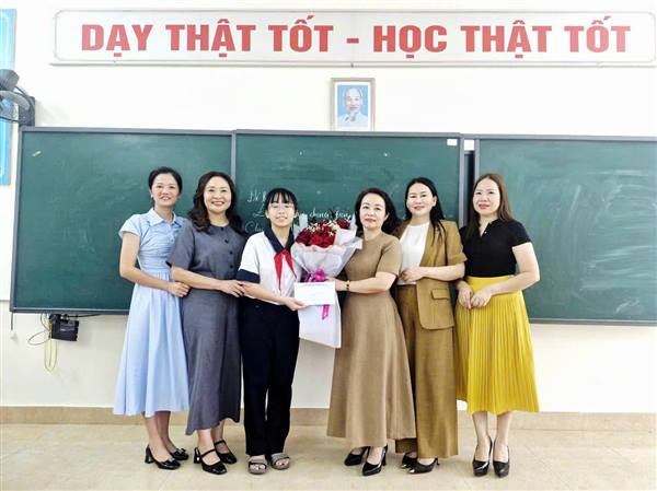 UBND phường Hồng An biểu dương, động viên học sinh trường THCS Quán Toan đạt giải nhất bảng A cuộc thi Tiếng Hàn lần thứ XI, Hải Phòng 2025