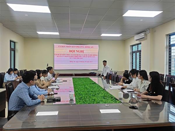 PHƯỜNG HỒNG AN TỔ CHỨC TẬP HUẤN NGHIỆP VỤ ÁP DỤNG VÀ DUY TRÌ HỆ THỐNG QUẢN LÝ CHẤT LƯỢNG THEO TIÊU CHUẨN QUỐC GIA TCVN ISO 9001:2015 NĂM 2025