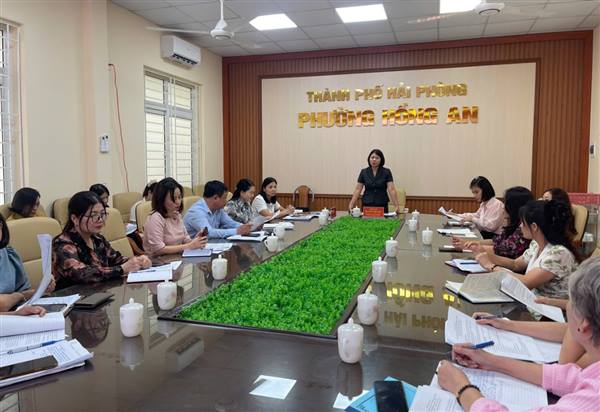 Hội nghị công bố Quyết định thành lập Đoàn khảo sát của Thường trực HĐND phường về việc thu chi, quản lý, sử dụng các khoản đóng góp tự nguyện và các khoản  thu khác năm học 2025 - 2026 tại các trường học và giám sát các quy định của pháp luật về quản lý, sử dụng tài sản công đối với các trường tiểu học trên địa bàn phường Hồng An