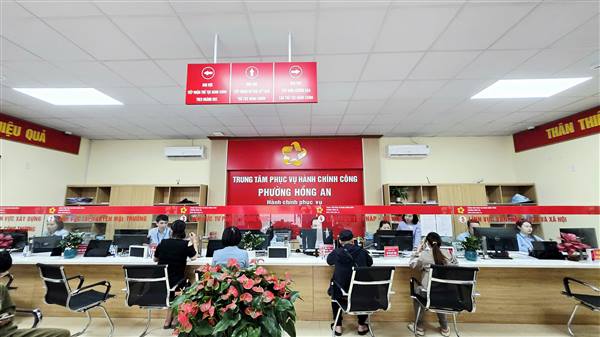 Trung tâm Phục vụ hành chính công phường Hồng An về đích bằng trách nhiệm, bứt phá bằng tinh thần phục vụ.
