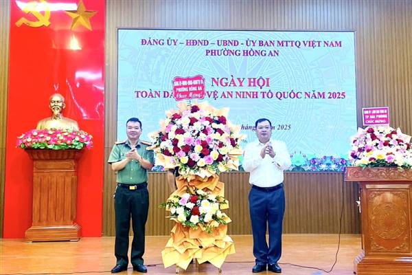 Sáng ngày 07/8, Đảng ủy - HĐND - UBND - UBMTTQVN phường Hồng An tổ chức Ngày hội toàn dân bảo vệ an ninh Tổ quốc năm 2025
