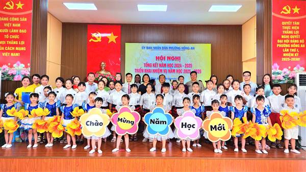 HỘI NGHỊ TỔNG KẾT NĂM HỌC 2024- 2025 VÀ TRIỂN KHAI NHIỆM VỤ NĂM HỌC 2025-2026