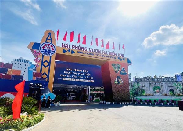 Thành phố bố trí phương tiện đưa đón miễn phí cho người dân tham quan Triển lãm A80 tại Đông Anh, Hà Nội