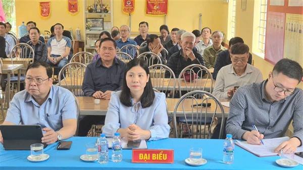 CÁC ĐỒNG CHÍ LÃNH ĐẠO DỰ SINH HOẠT THƯỜNG KỲ TẠI CHI BỘ TỔ DÂN PHỐ NAM HOÀ, PHƯỜNG HỒNG AN