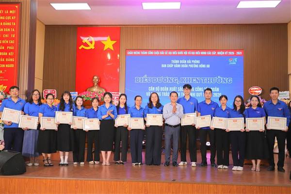 Đoàn phường Hồng An kỷ niệm 95 năm Ngày thành lập Đoàn TNCS Hồ Chí Minh và trao giải cuộc thi “Đoàn trong trái tim tôi”